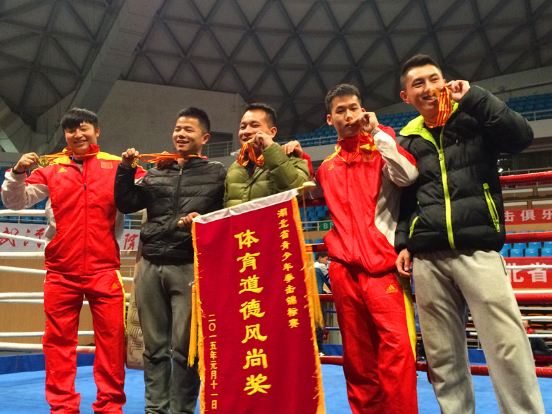 我校拳击队教练组