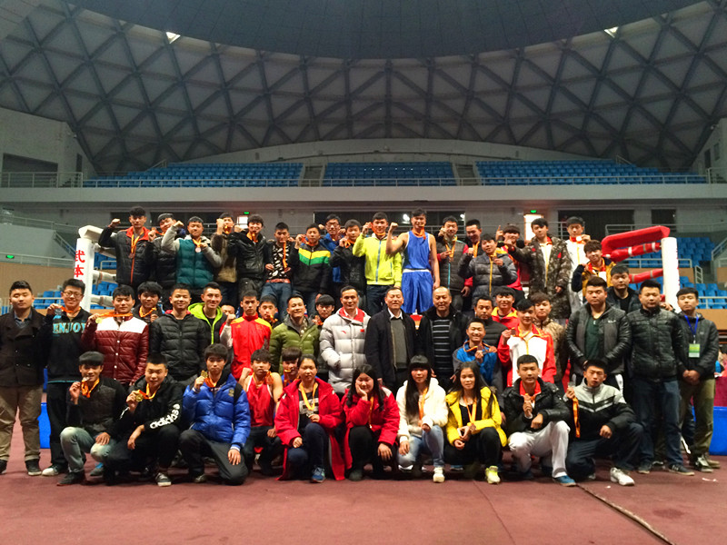 我校校领导彭鹏、刘晓宇、陈剑与队员合影